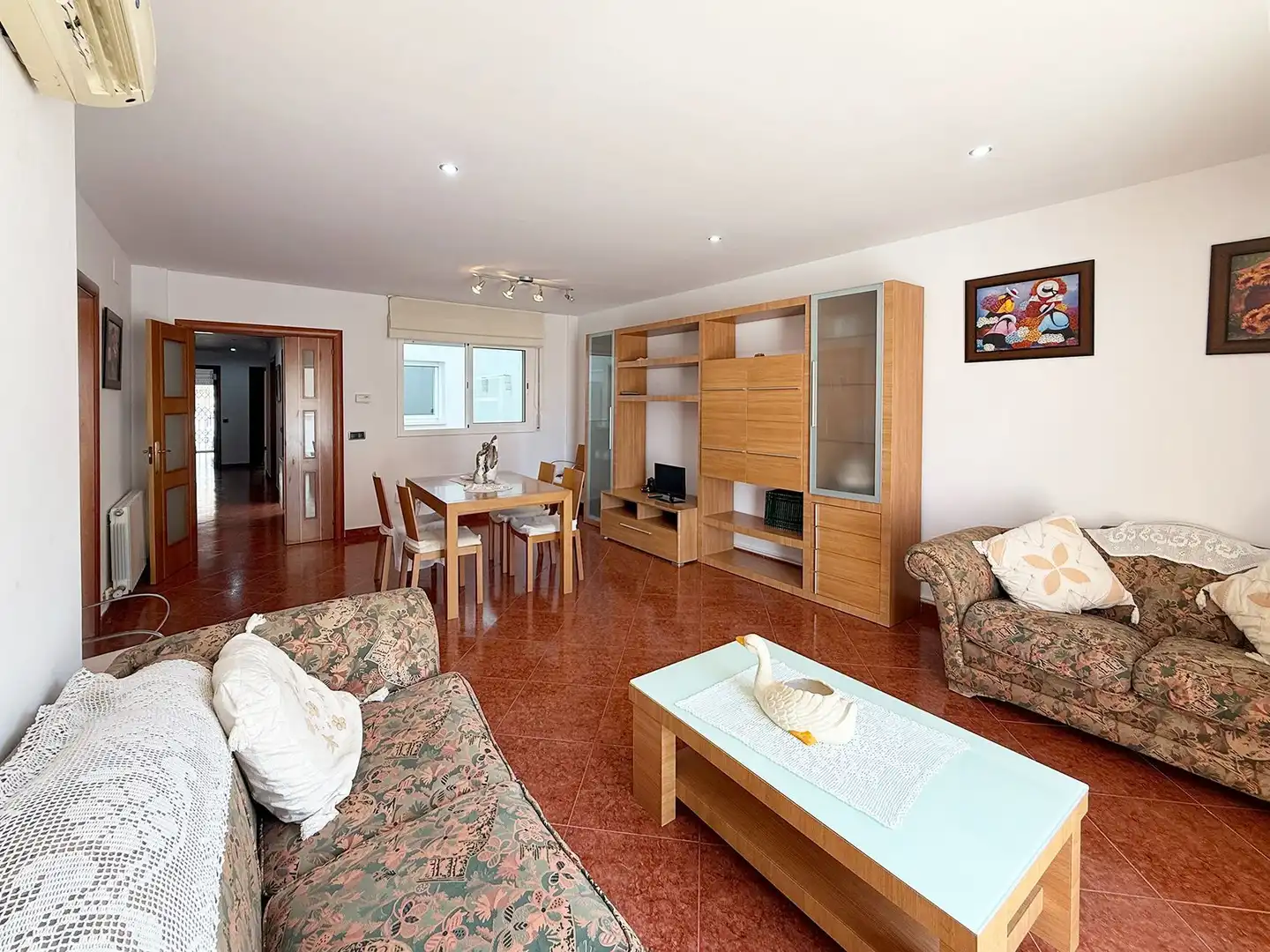 Sala d'estar de Casa adosada en venda en Sant Pere de Ribes amb Aire condicionat, Calefacció i Jardí privat