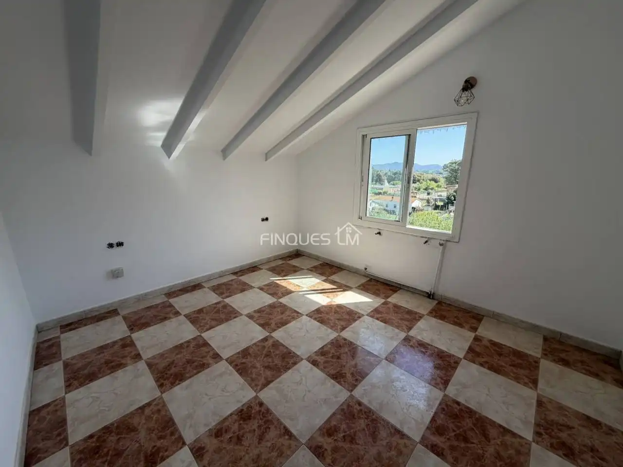Sala d'estar de Casa o xalet en venda en Tordera amb Calefacció, Jardí privat i Terrassa