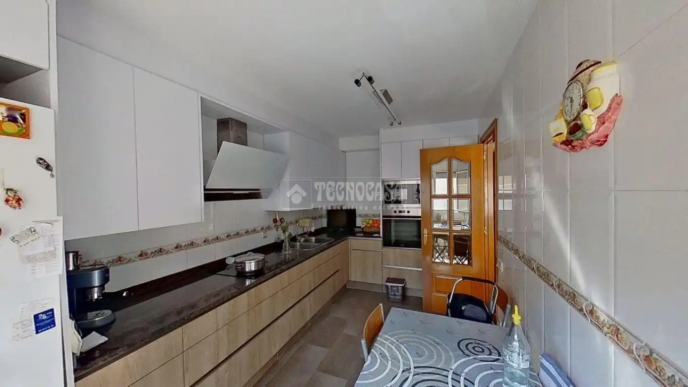 Cocina de Casa adosada en venta en Manresa