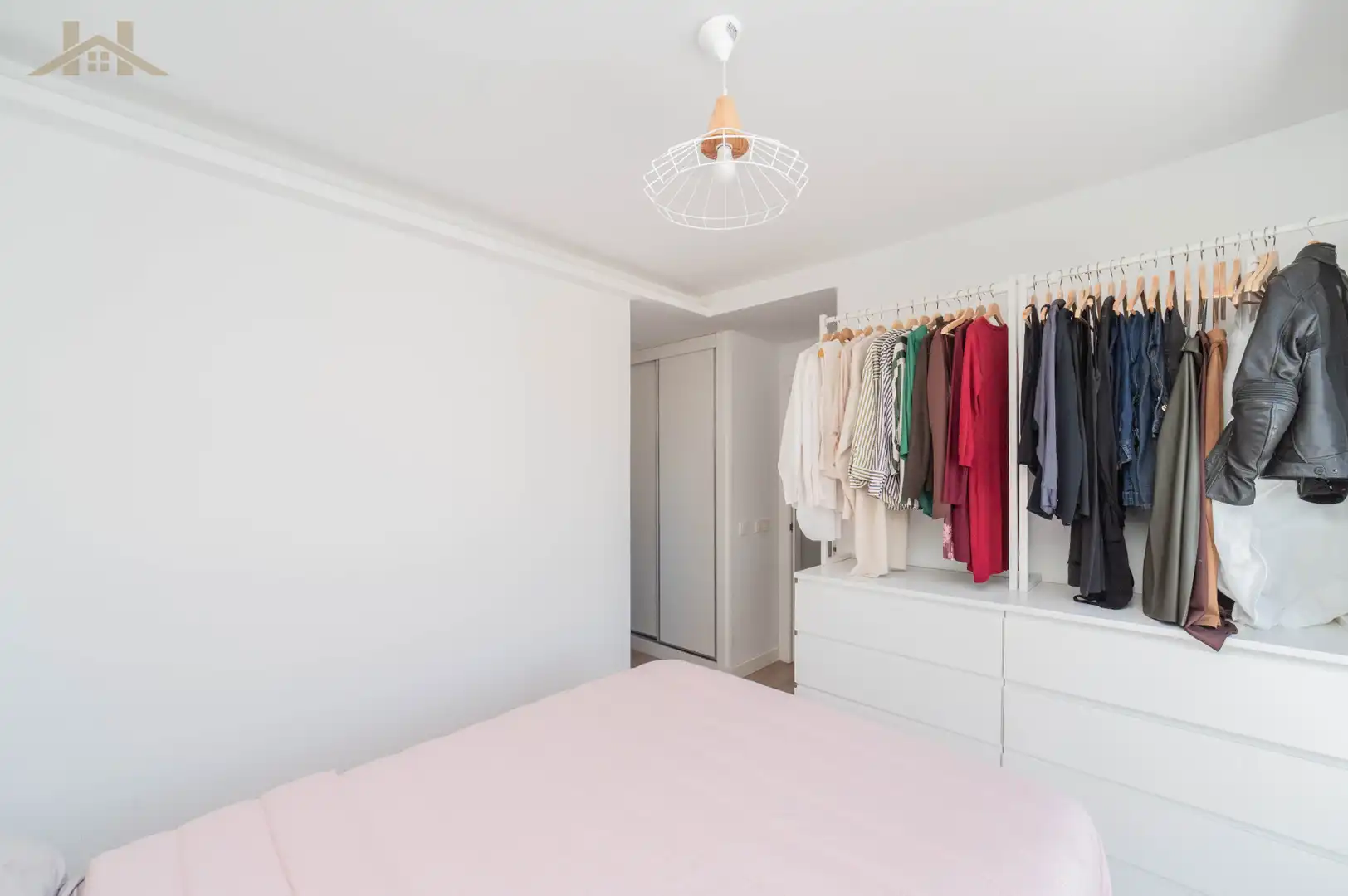 Habitación de Casa adosada en venta en Villaviciosa de Odón con Aire acondicionado, Calefacción y Jardín privado
