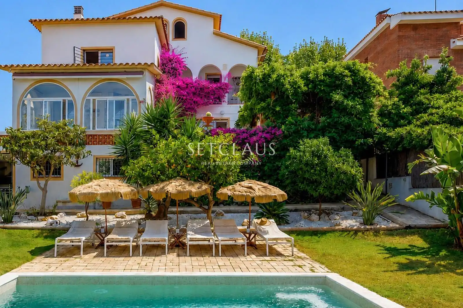 Vista exterior de Casa o xalet en venda en El Masnou amb Aire condicionat, Calefacció i Jardí privat
