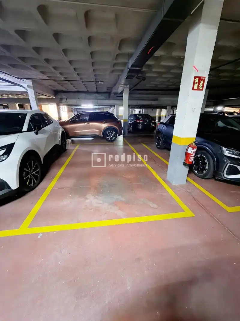 Parking de Piso en venta en Madrid con Terraza y Trastero
