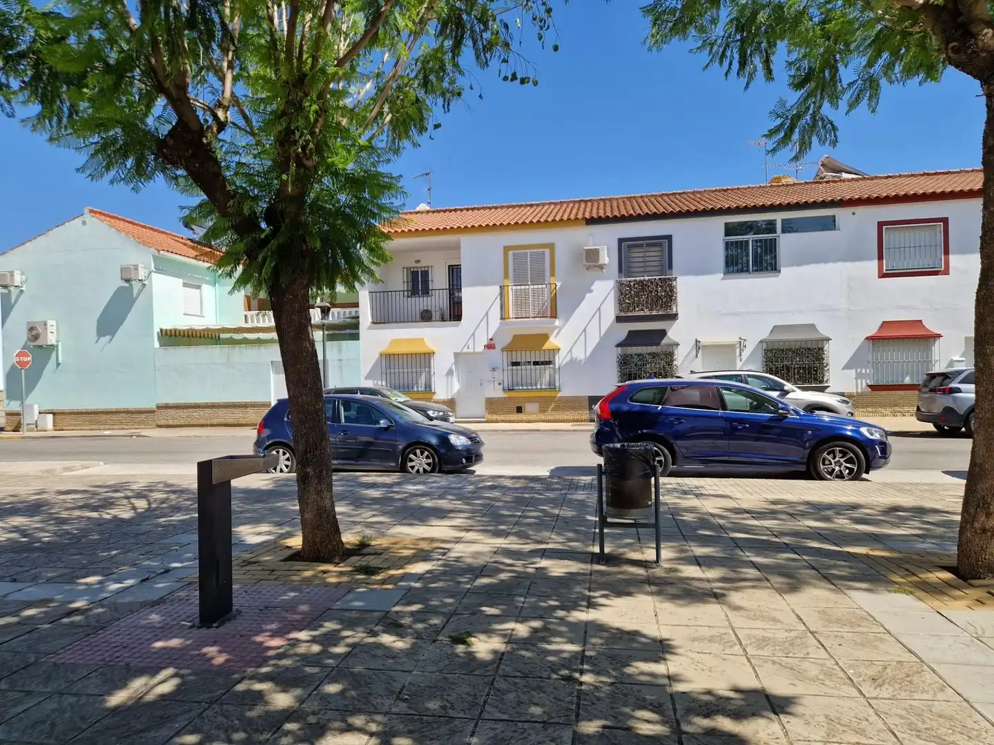Vista exterior de Casa adosada en venda en Umbrete amb Aire condicionat, Calefacció i Jardí privat
