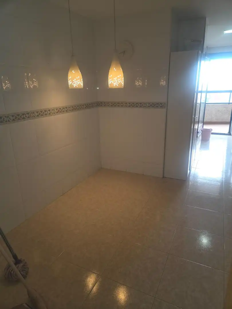 Bathroom of Flat for rent in Valencia  with Air Conditioner, Parquet flooring and Balcony