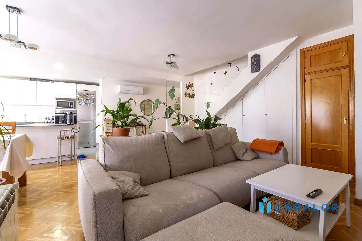 Sala de estar de Dúplex en venta en Alcorcón con Aire acondicionado, Calefacción y Parquet
