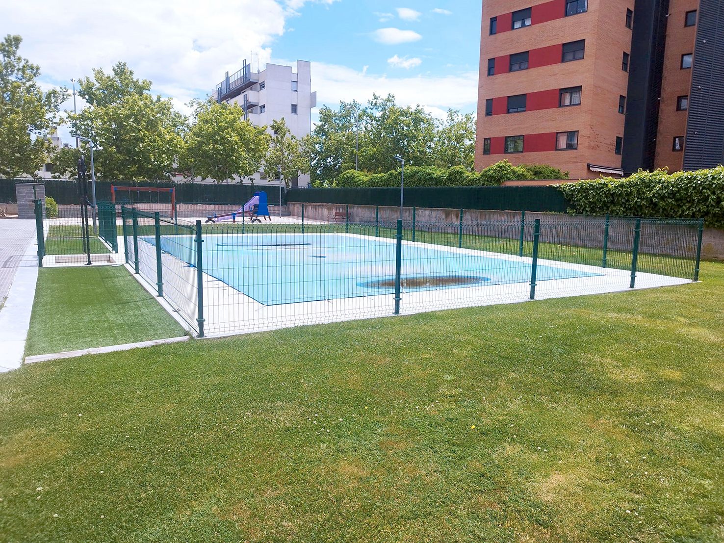 Swimming pool of Flat for sale in  Madrid Capital  with Parquet flooring, Balcony and Community pool