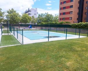 Piscina de Pis en venda en  Madrid Capital amb Parquet, Balcó i Piscina comunitària