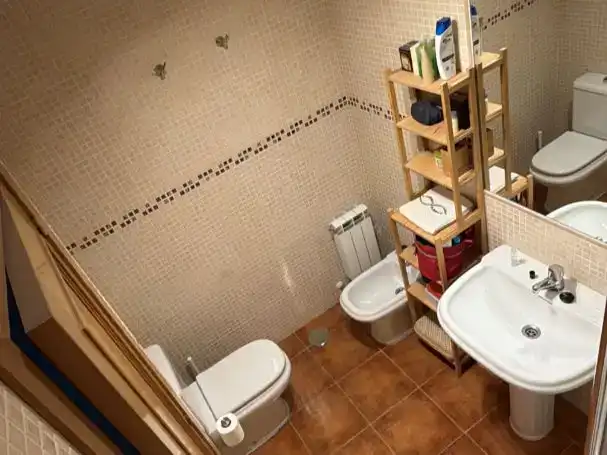 Bany de Casa o xalet en venda en Trescasas amb Jardí privat