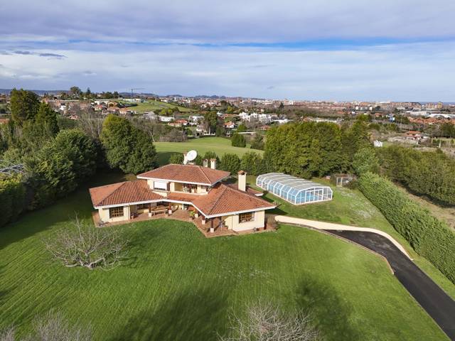 Casa-chalet en Venta en Bernueces