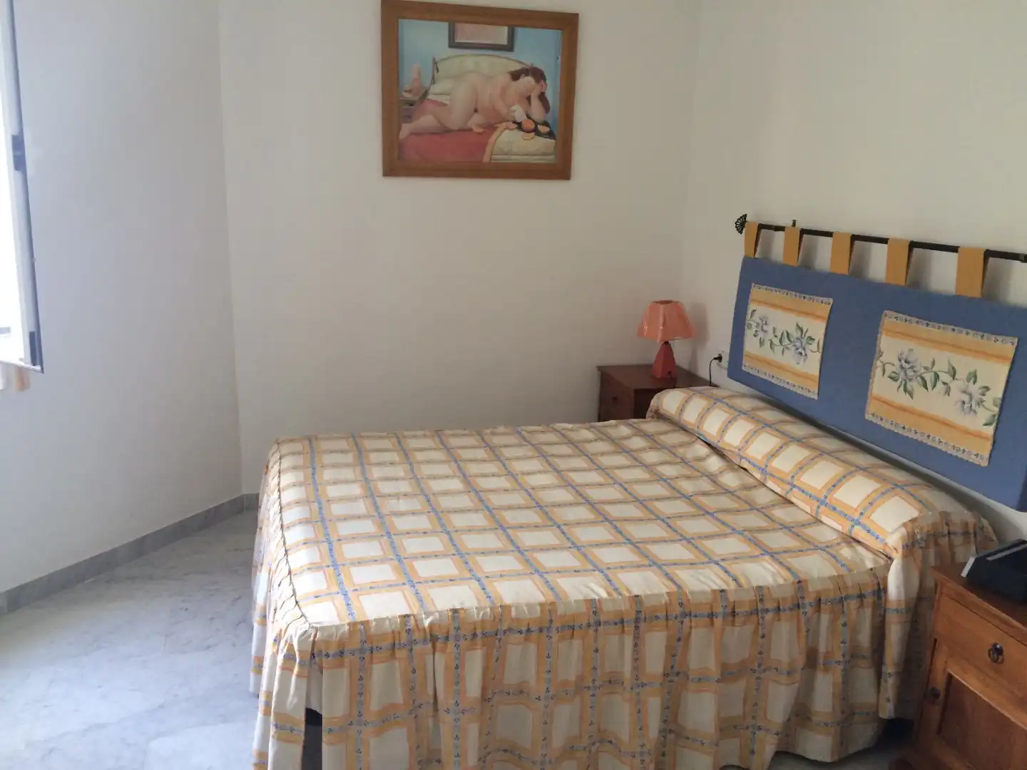 Schlafzimmer von Dachboden zur Miete in Marbella mit Klimaanlage und Terrasse