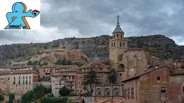 Vista exterior de Finca rústica en venda en Crivillén amb Jardí privat