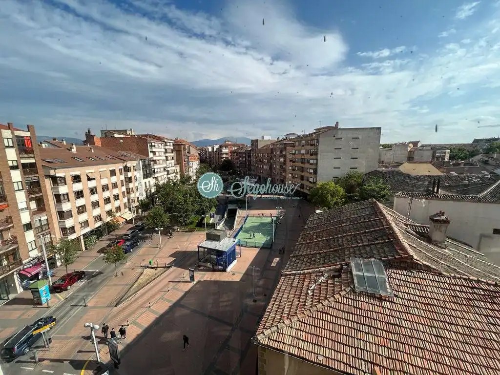 Außenansicht von Wohnung zum Verkauf in Segovia mit Heizung, Terrasse und Abstellraum