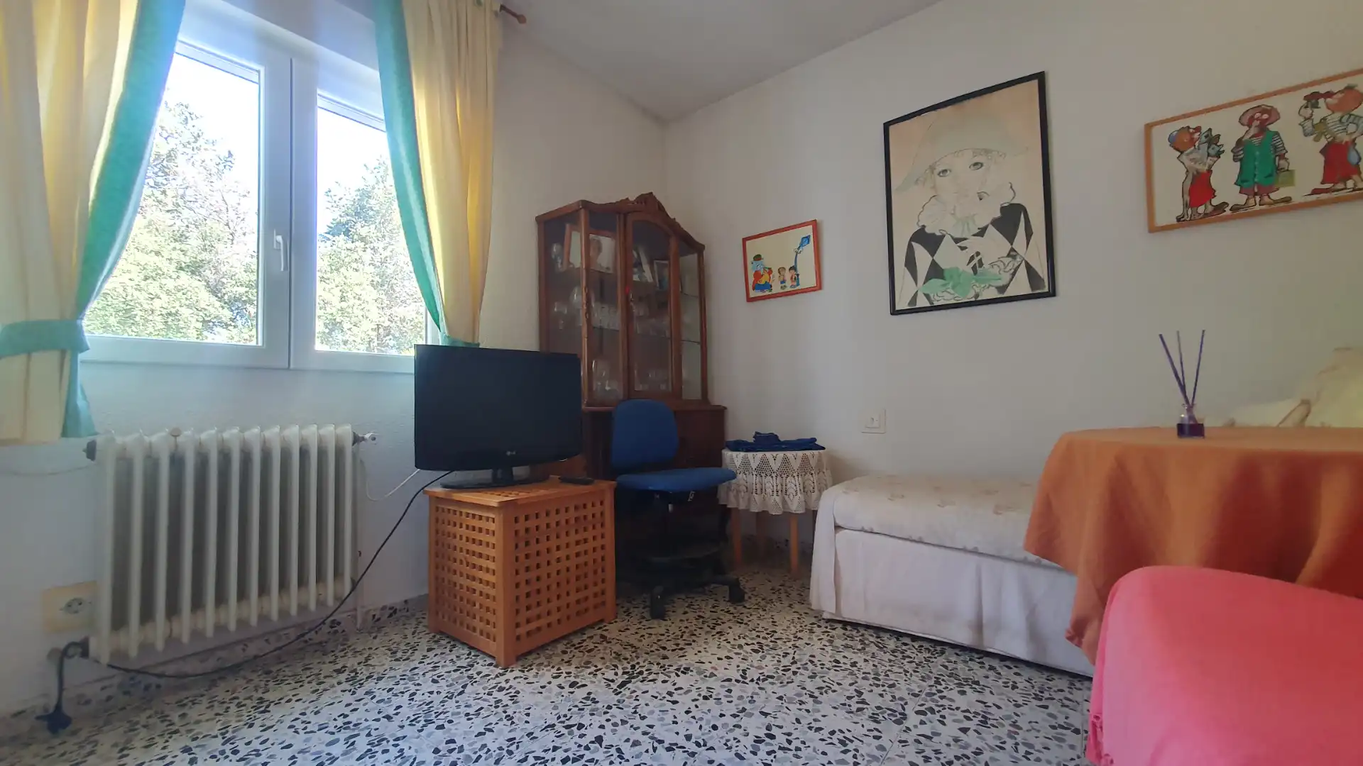Sala d'estar de Casa o xalet en venda en Valdemorillo amb Calefacció, Jardí privat i Terrassa