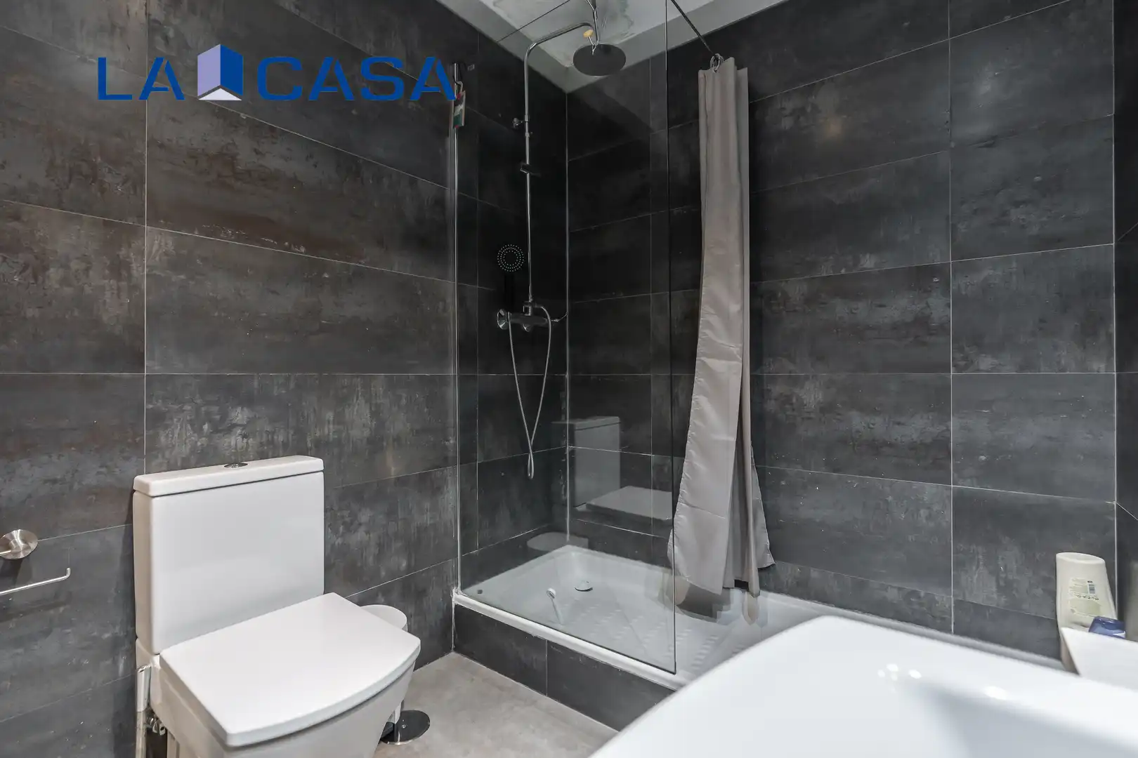 Badezimmer von Maisonette zum Verkauf in Madrid mit Klimaanlage, Heizung und Terrasse