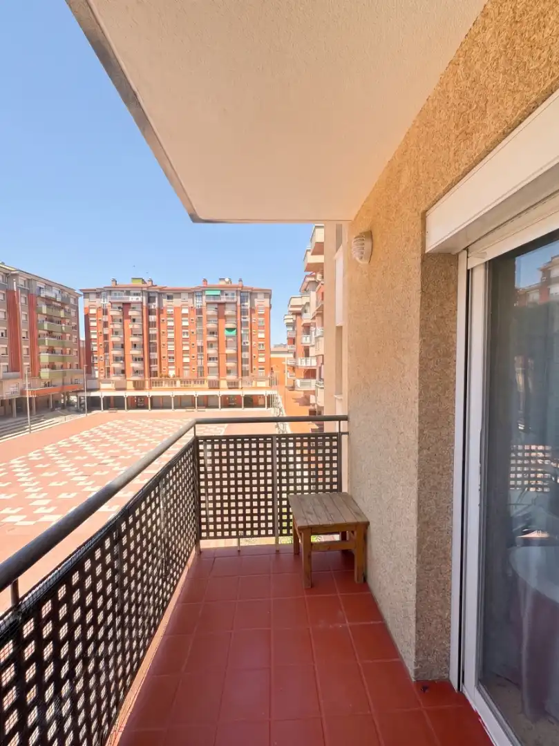 Terrassa de Pis en venda en Vic amb Calefacció, Balcó i Internet