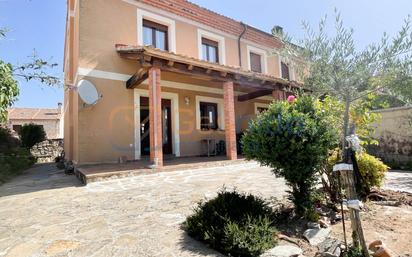 Vista exterior de Casa adosada en venda en Pedraza amb Calefacció, Jardí privat i Terrassa