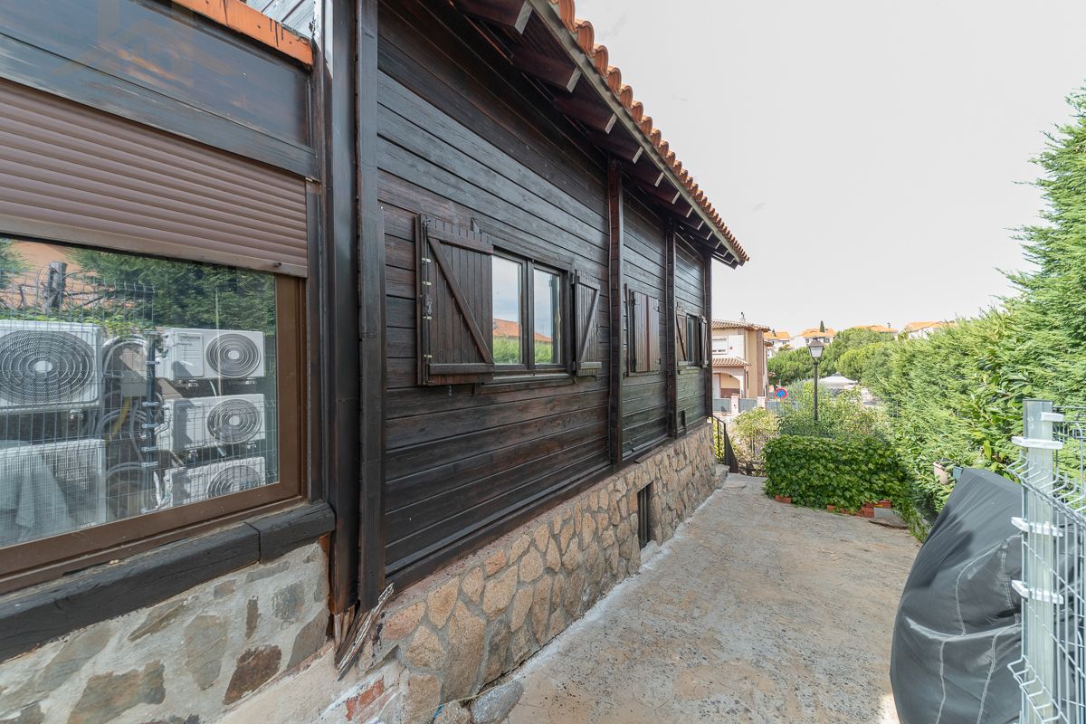 Vista exterior de Casa o xalet en venda en Batres amb Aire condicionat, Calefacció i Jardí privat