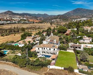 Vista exterior de Casa o xalet en venda en Marbella amb Aire condicionat i Terrassa
