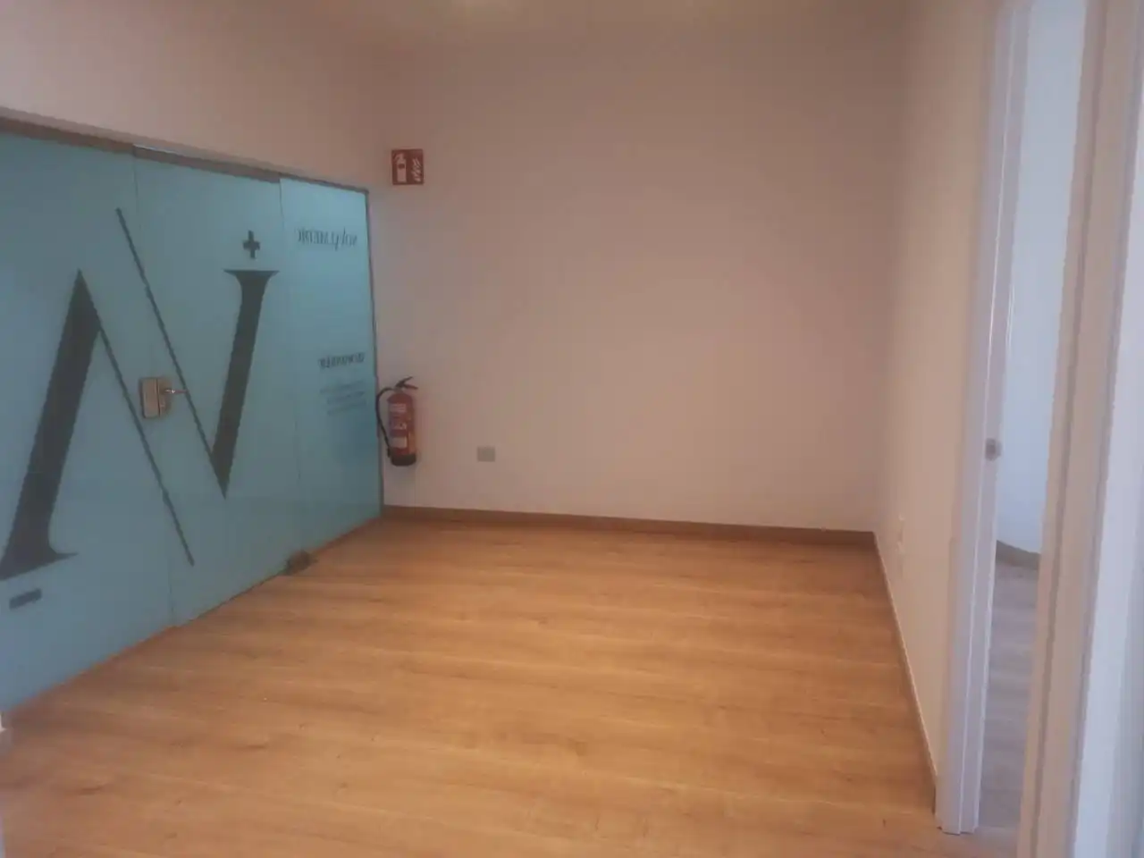 Büro zur Miete in Sant Cugat del Vallès mit Klimaanlage und Heizung