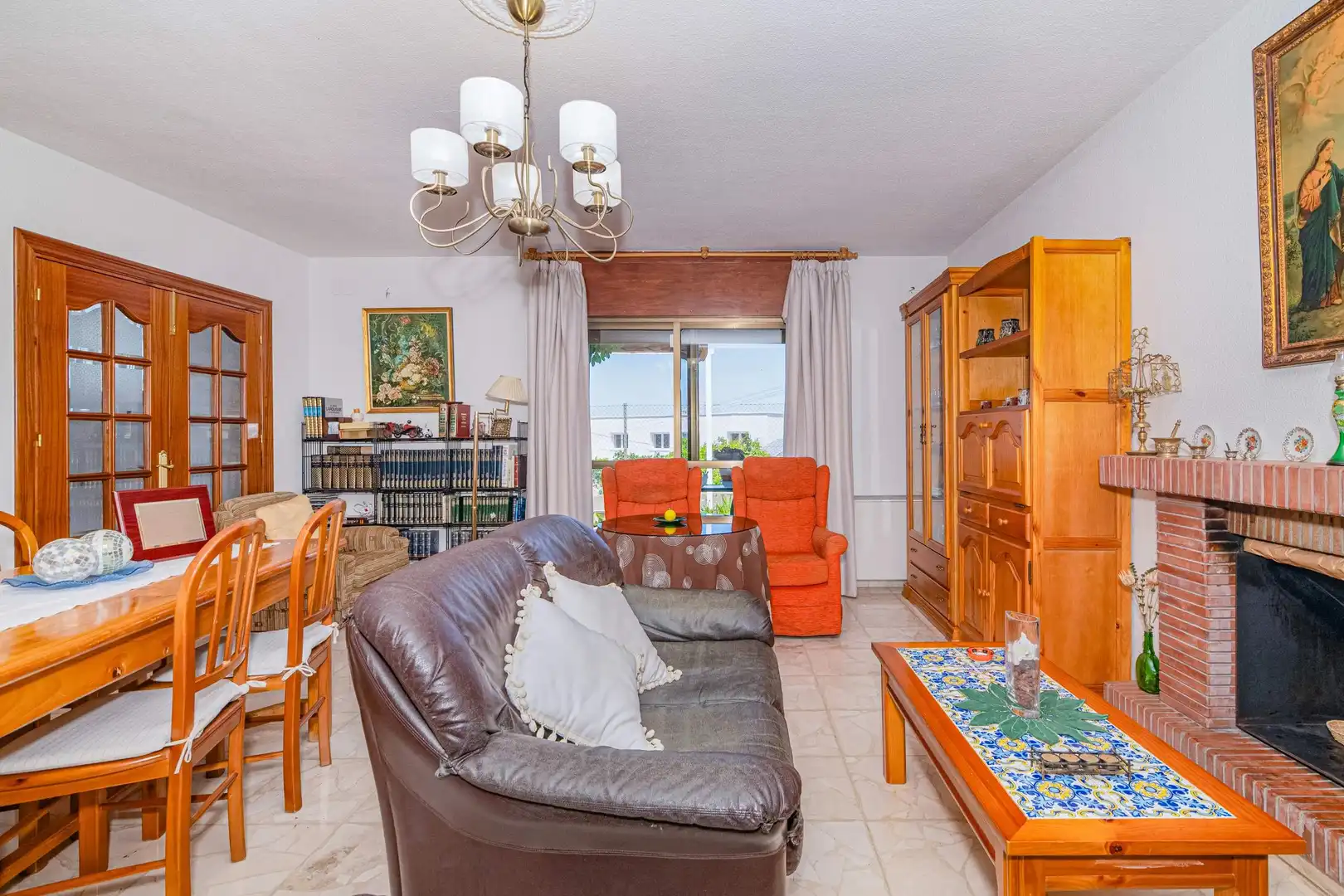Sala d'estar de Casa o xalet en venda en Cájar amb Calefacció, Jardí privat i Piscina