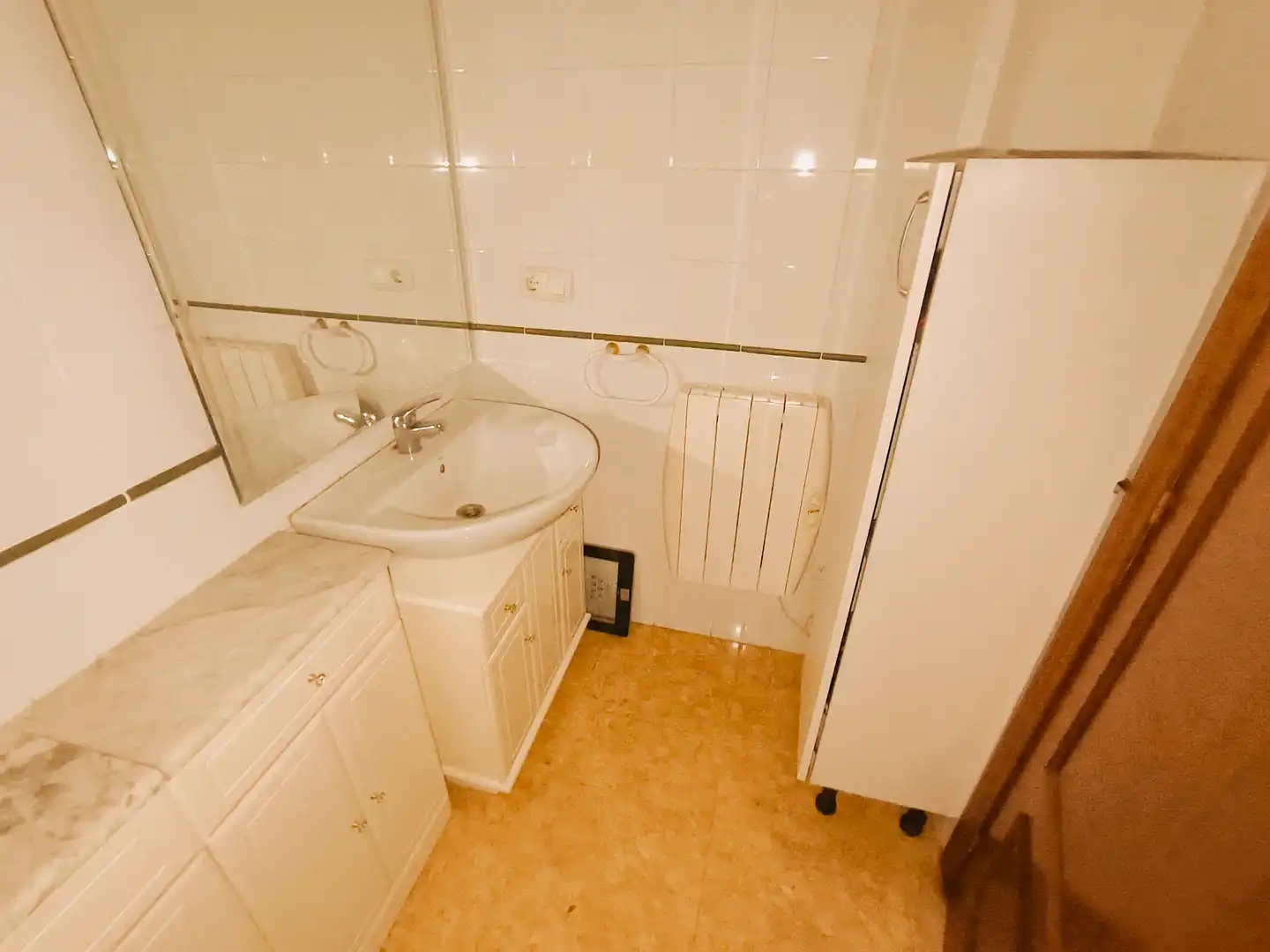 Bathroom of Ground floor for rent in Palencia  with Heating, Parquet flooring and Storage room