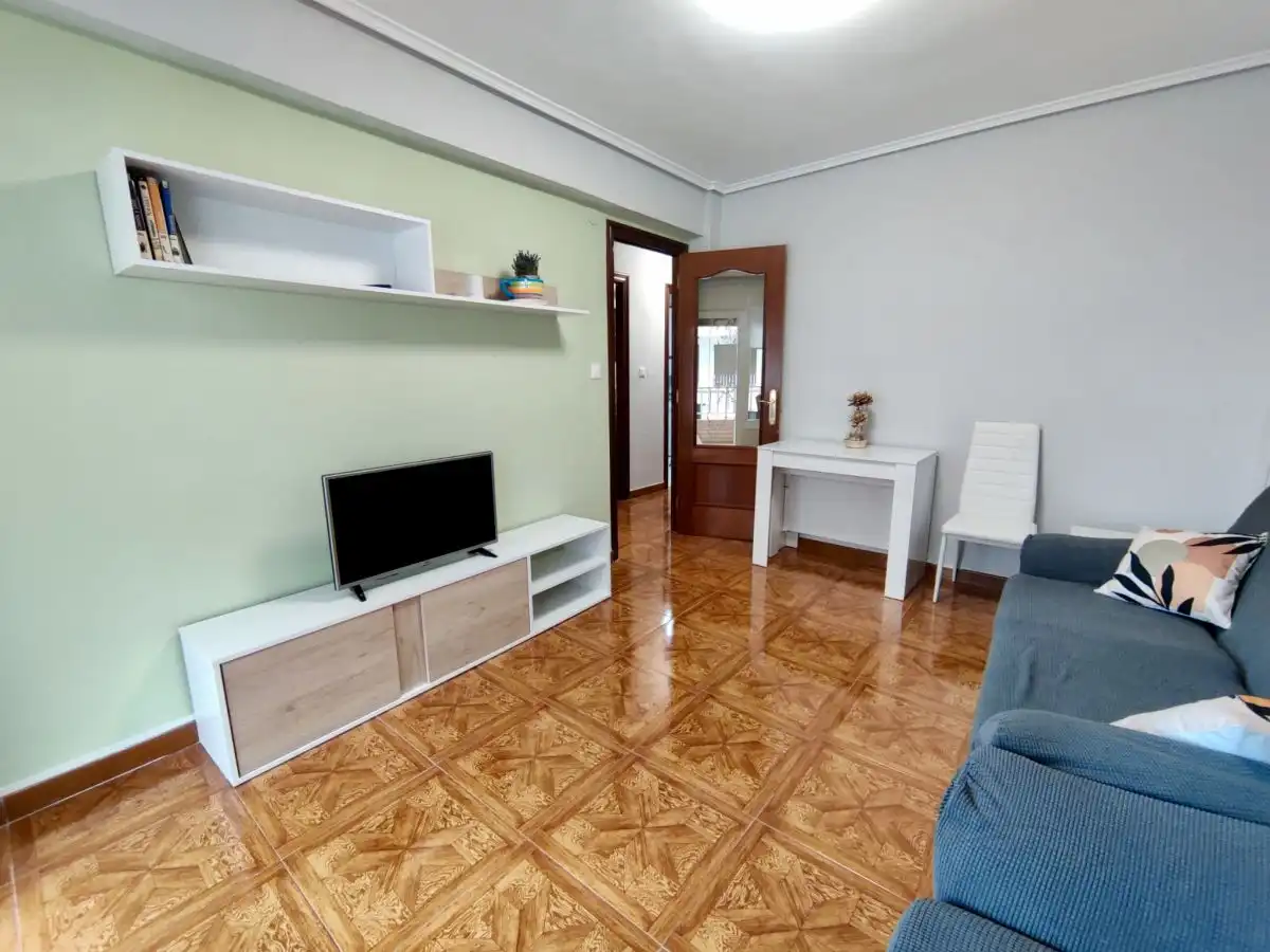 Sala d'estar de Pis de lloguer en Laredo amb Calefacció, Terrassa i Moblat