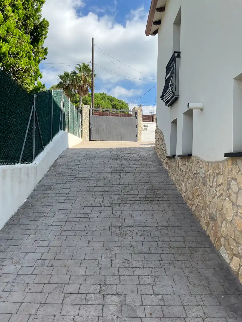 Vista exterior de Casa o xalet en venda en Vilanova del Vallès amb Aire condicionat, Calefacció i Jardí privat