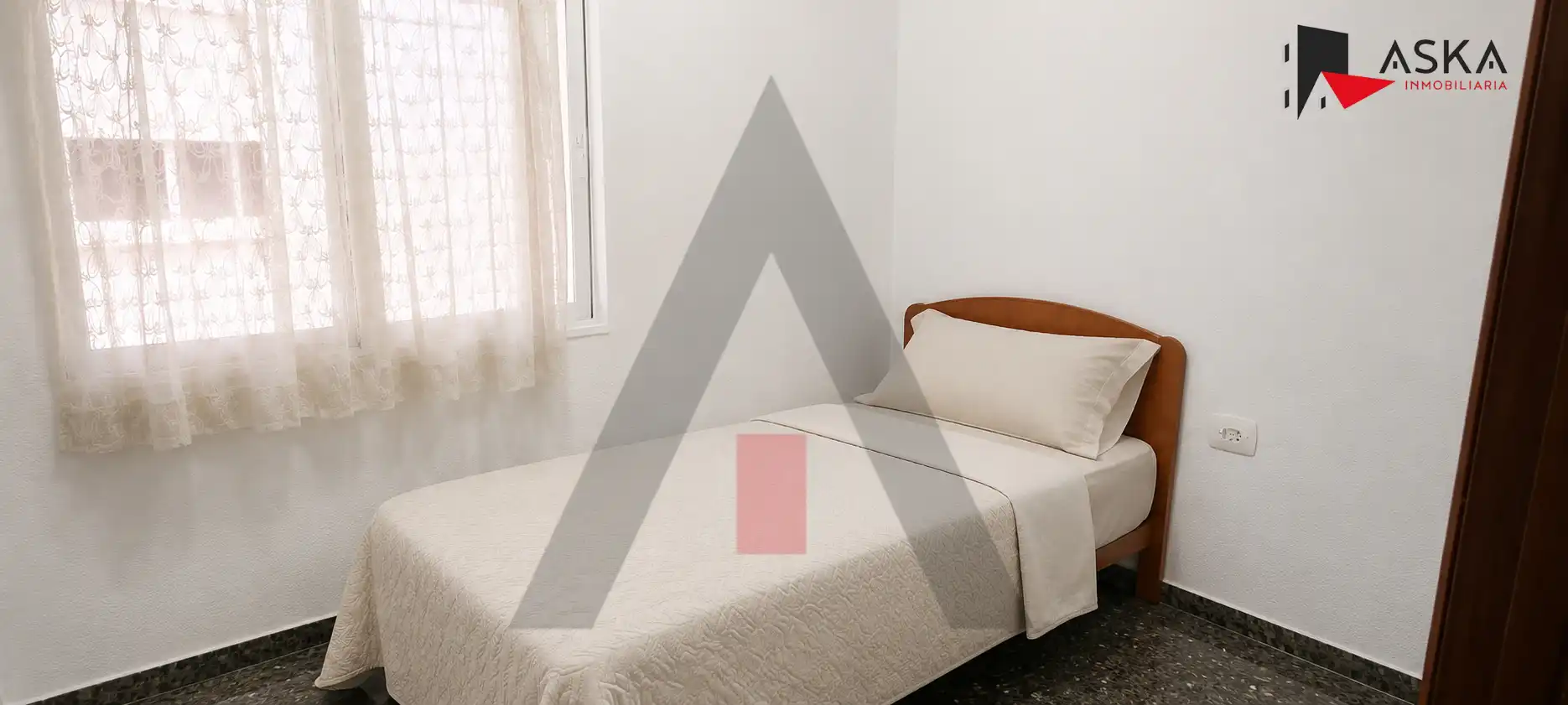 Bedroom of Flat for sale in Torrent  with Air Conditioner and Balcony