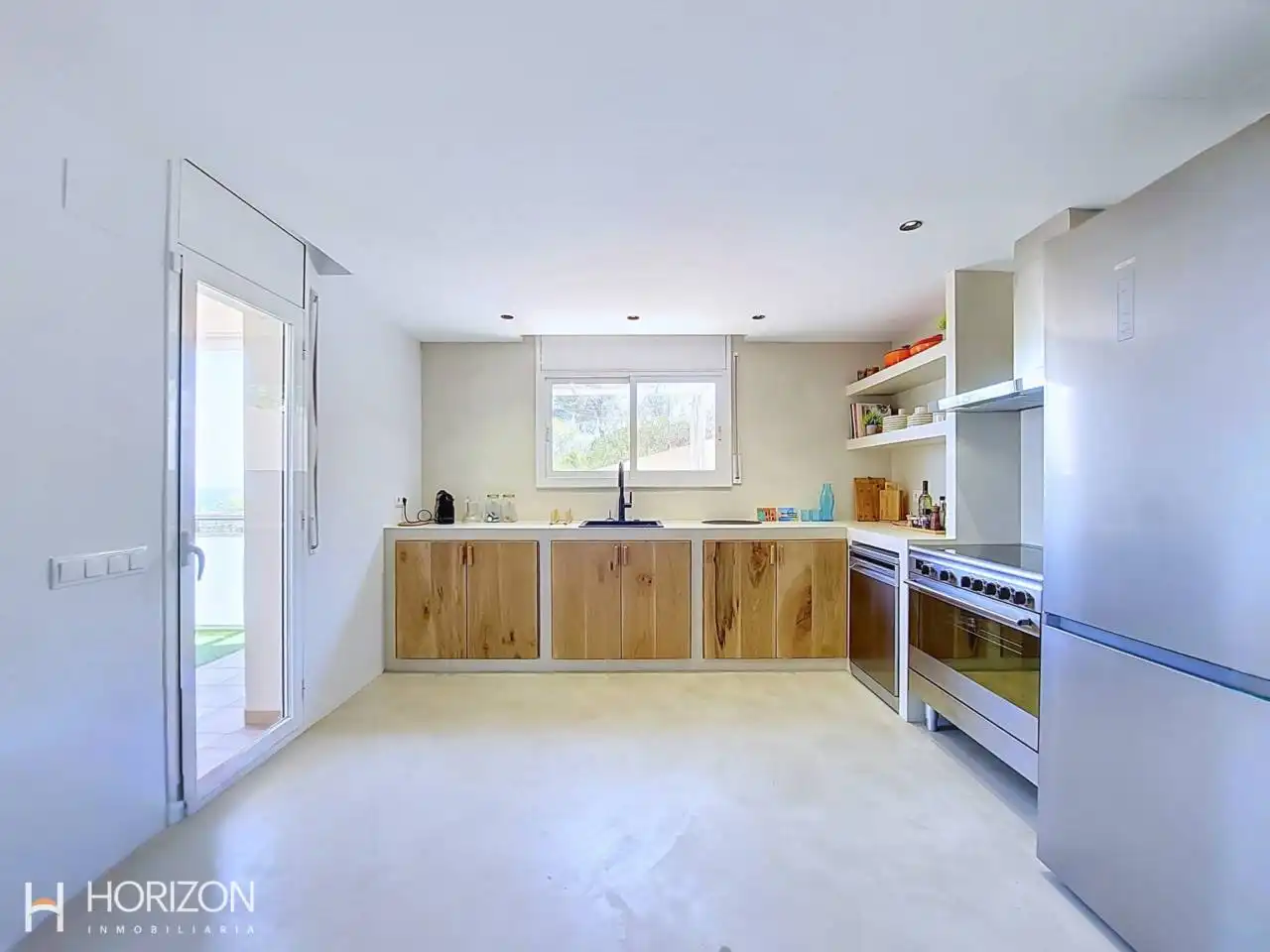 Cocina de Casa adosada en venta en Calafell con Aire acondicionado, Calefacción y Jardín privado