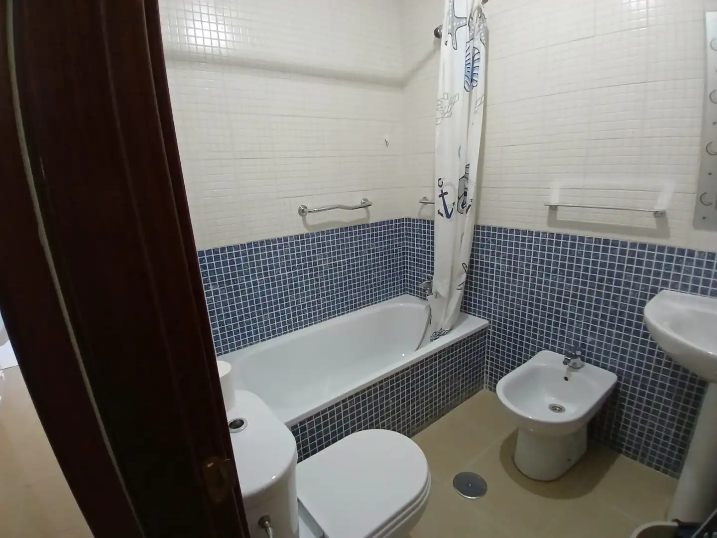 Badezimmer von Wohnung zum Verkauf in Alcalá del Río mit Klimaanlage