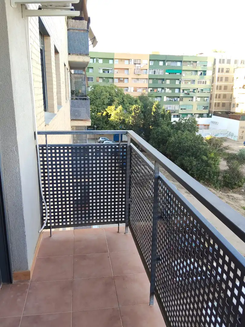Terrassa de Pis per a compartir en Benicalap