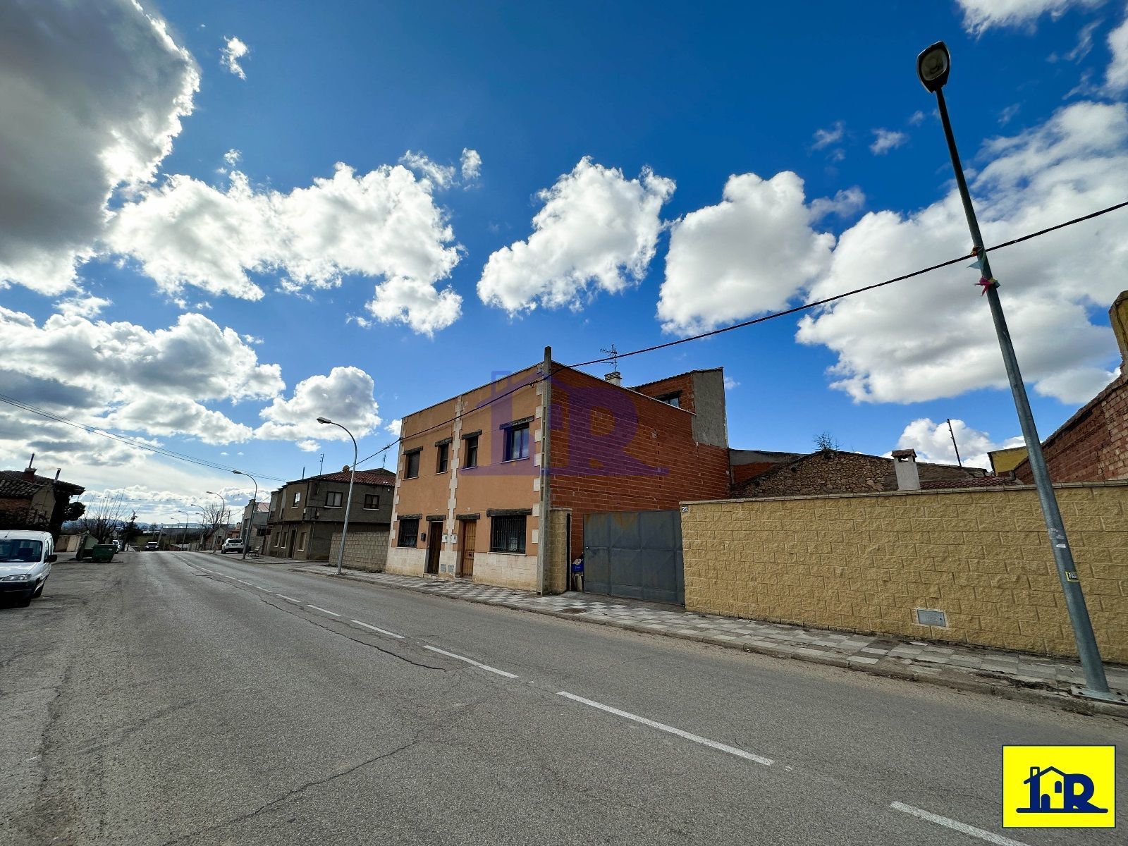 Vista exterior de Casa adosada en venda en Sotorribas amb Jardí privat, Terrassa i Traster