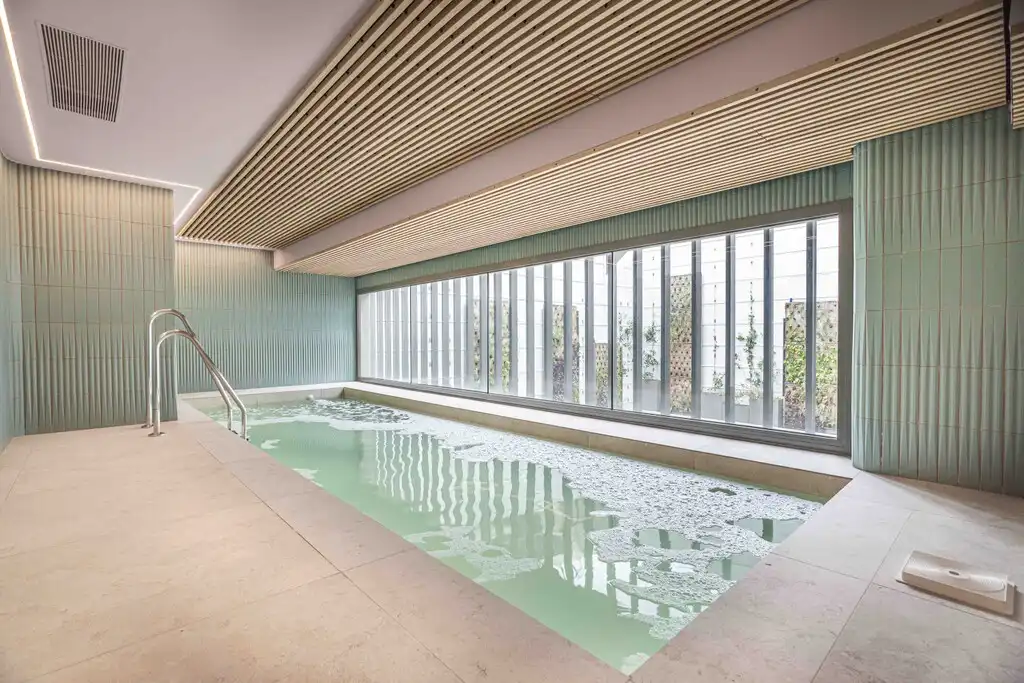 Swimming pool of Apartments for sale in Barcelona  with Furnished, Jacuzzi and Community pool