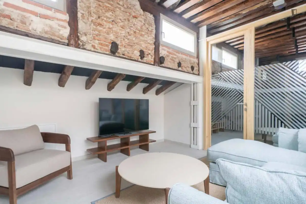 Living room of Houses for share in Madrid  with Heating, Furnished and Oven