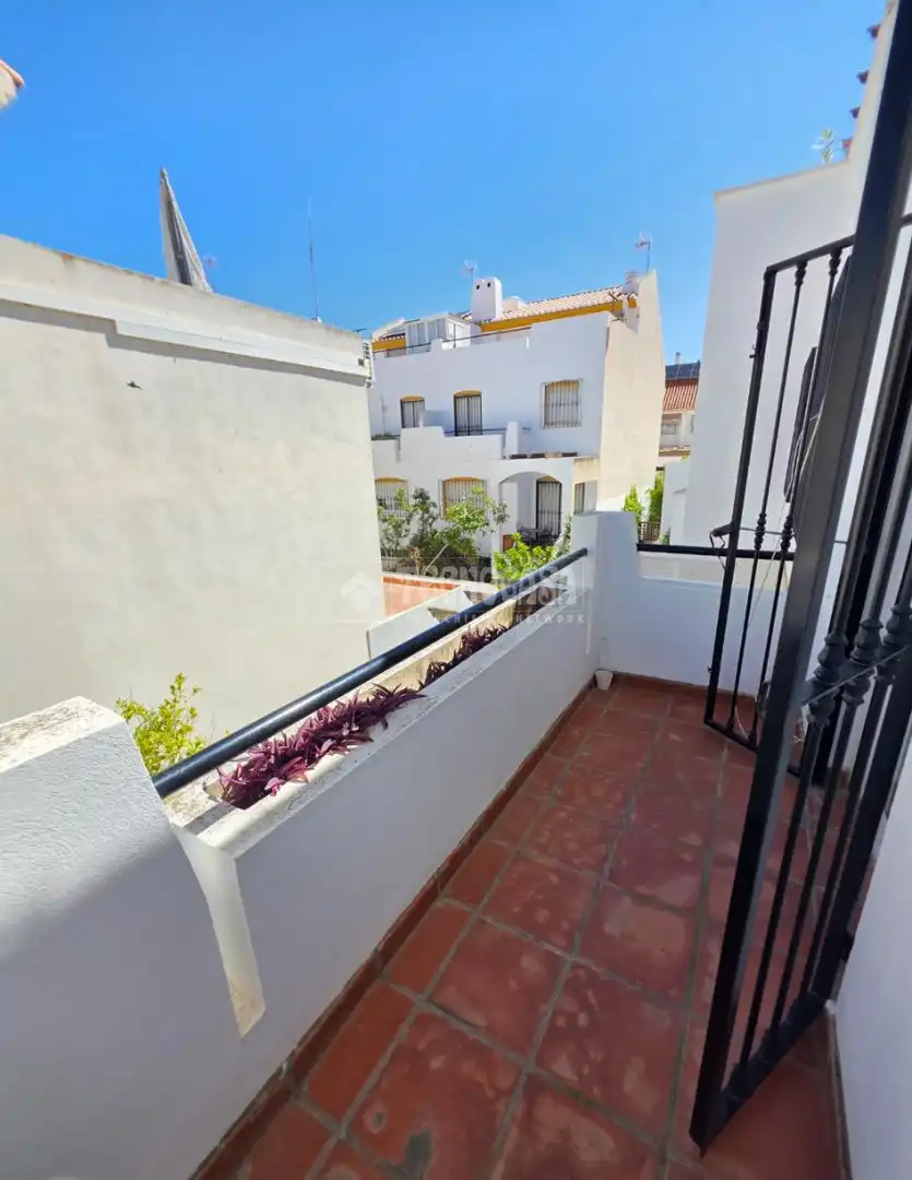 Außenansicht von Haus oder Chalet zum Verkauf in Almería mit Klimaanlage, Privatgarten und Terrasse