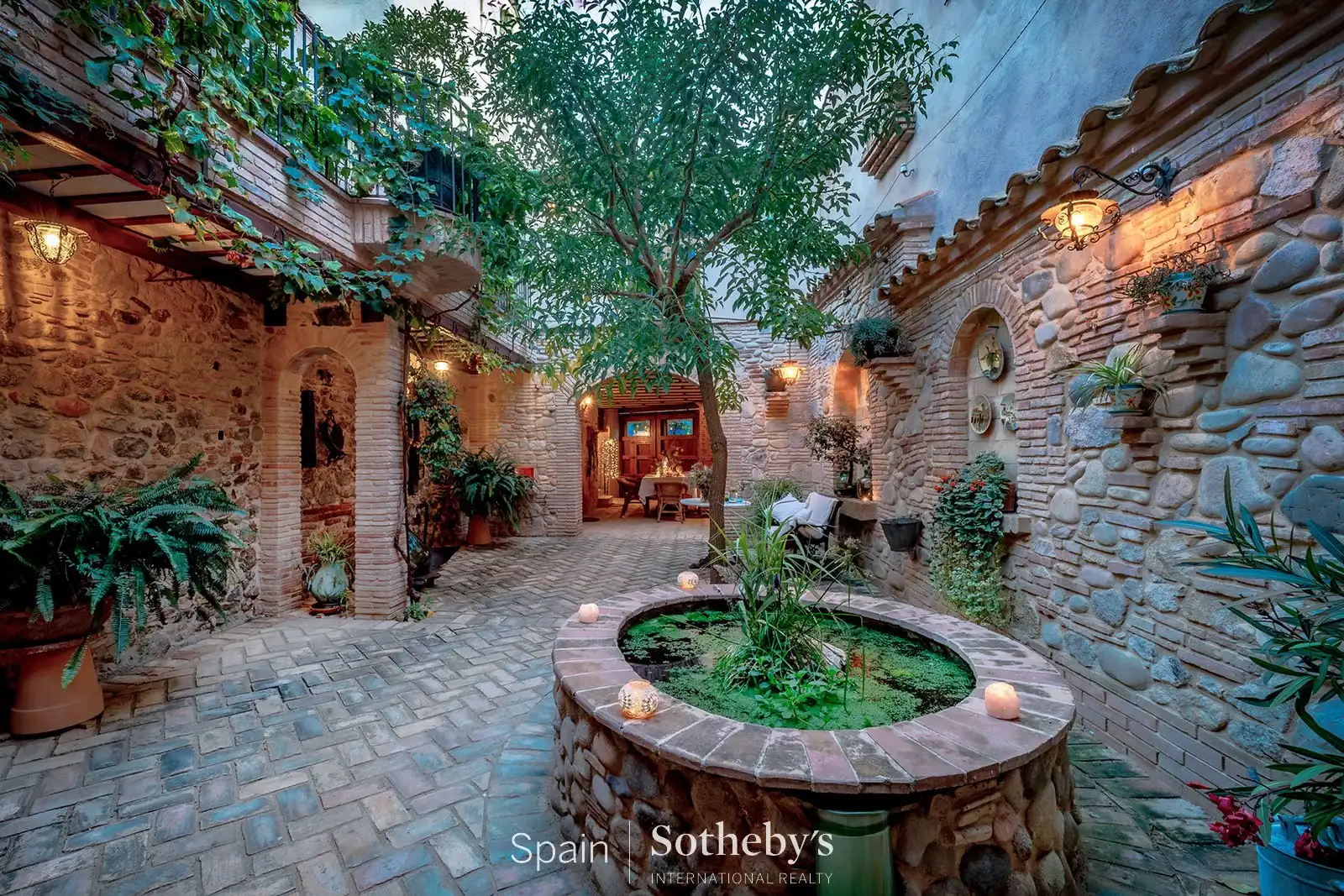 Casa bifamiliare con giardino in vendita a Castelló d'Empúries, imagen 2