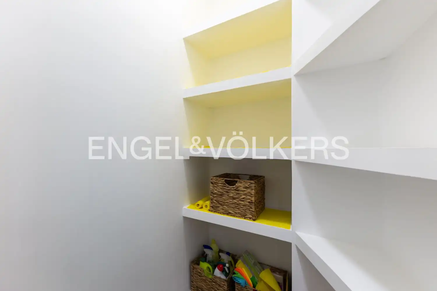 Flat for rent in Valencia  with Air Conditioner, Heating and Furnished
