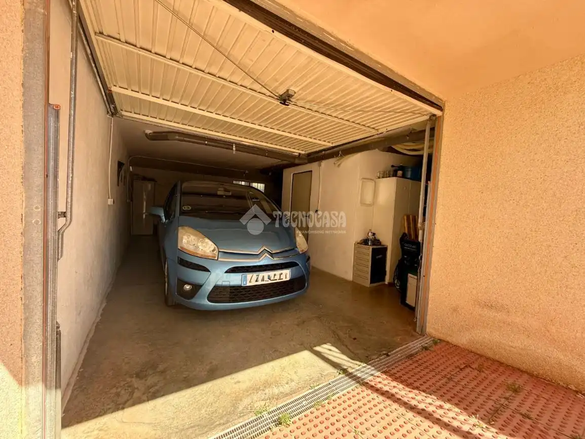 Parking de Casa adosada en venta en Alovera con Aire acondicionado