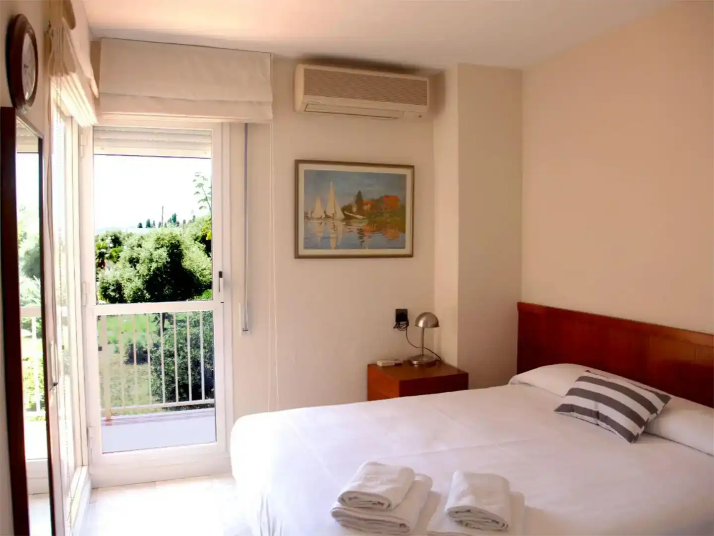 Dormitori de Casa adosada de lloguer en Sitges amb Aire condicionat, Jardí privat i Piscina