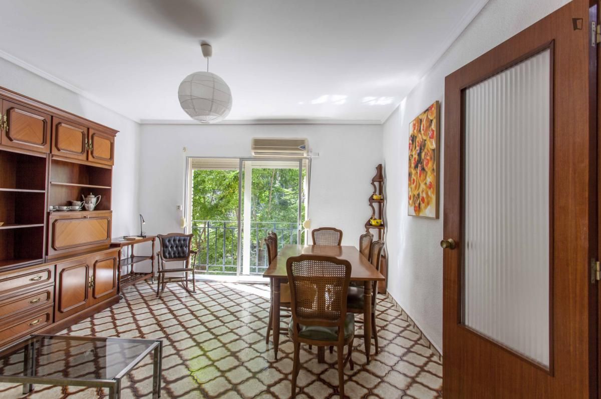 Menjador de Apartament de lloguer en  Valencia Capital amb Aire condicionat, Moblat i Internet