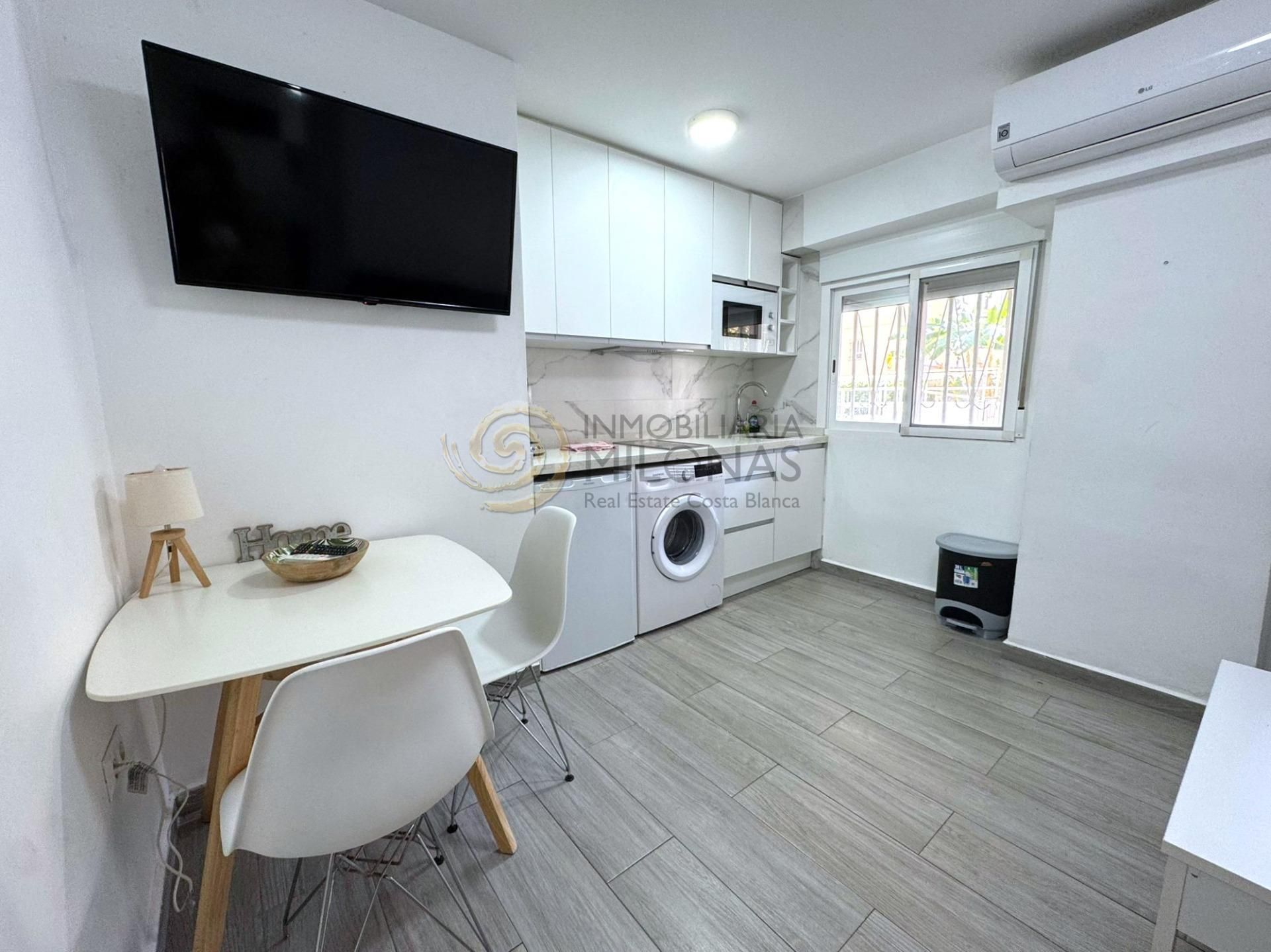 Cocina de Estudio en venta en Benidorm con Aire acondicionado, Jardín privado y Amueblado