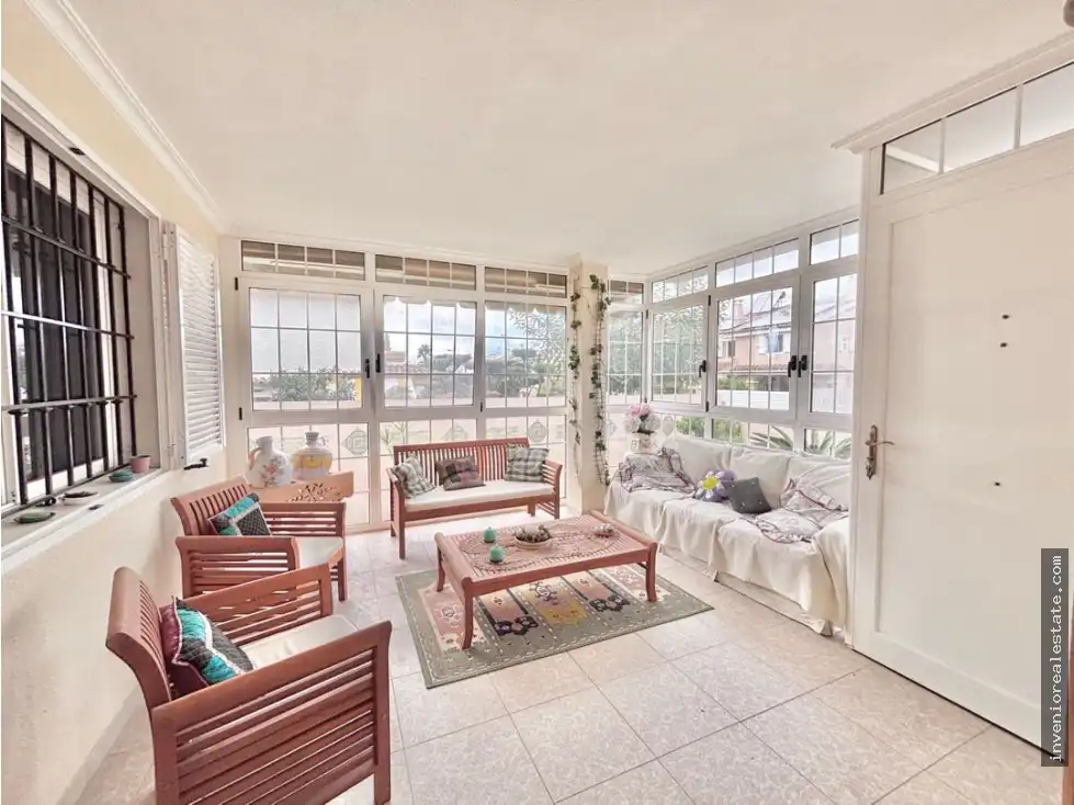 Sala d'estar de Casa o xalet en venda en Benicasim / Benicàssim amb Terrassa i Piscina