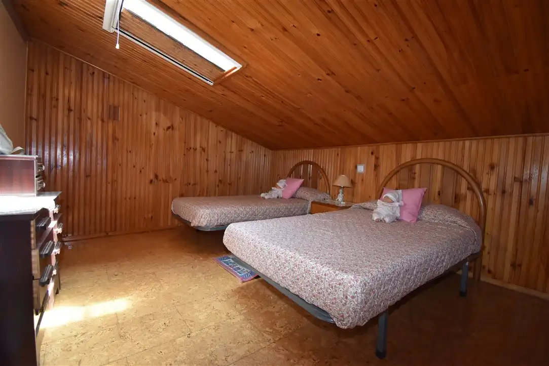 Habitación de Casa adosada en venta en Noja con Calefacción, Terraza y Amueblado