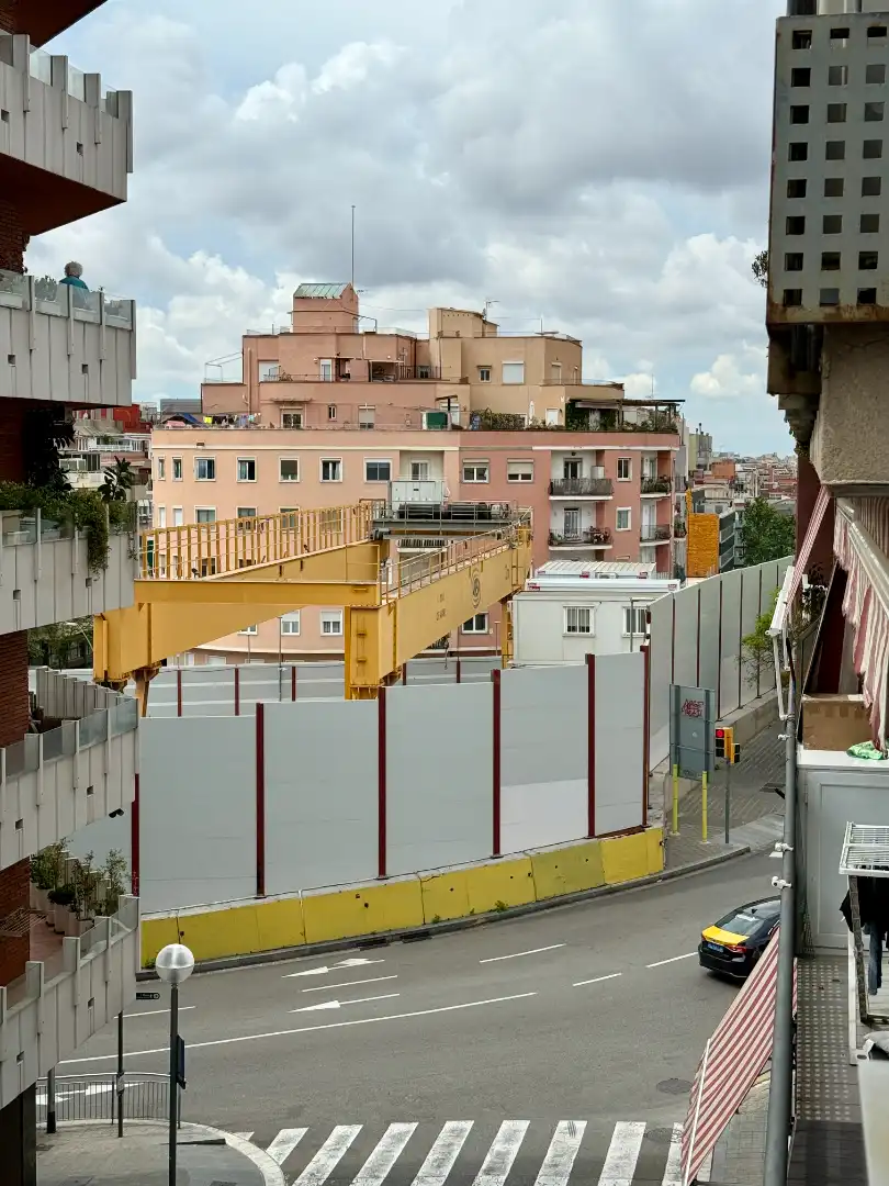 Außenansicht von Wohnung zum Verkauf in Barcelona mit Klimaanlage, Heizung und Parkett