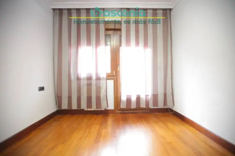 Bedroom of Flat for sale in Basauri   with Heating and Furnished