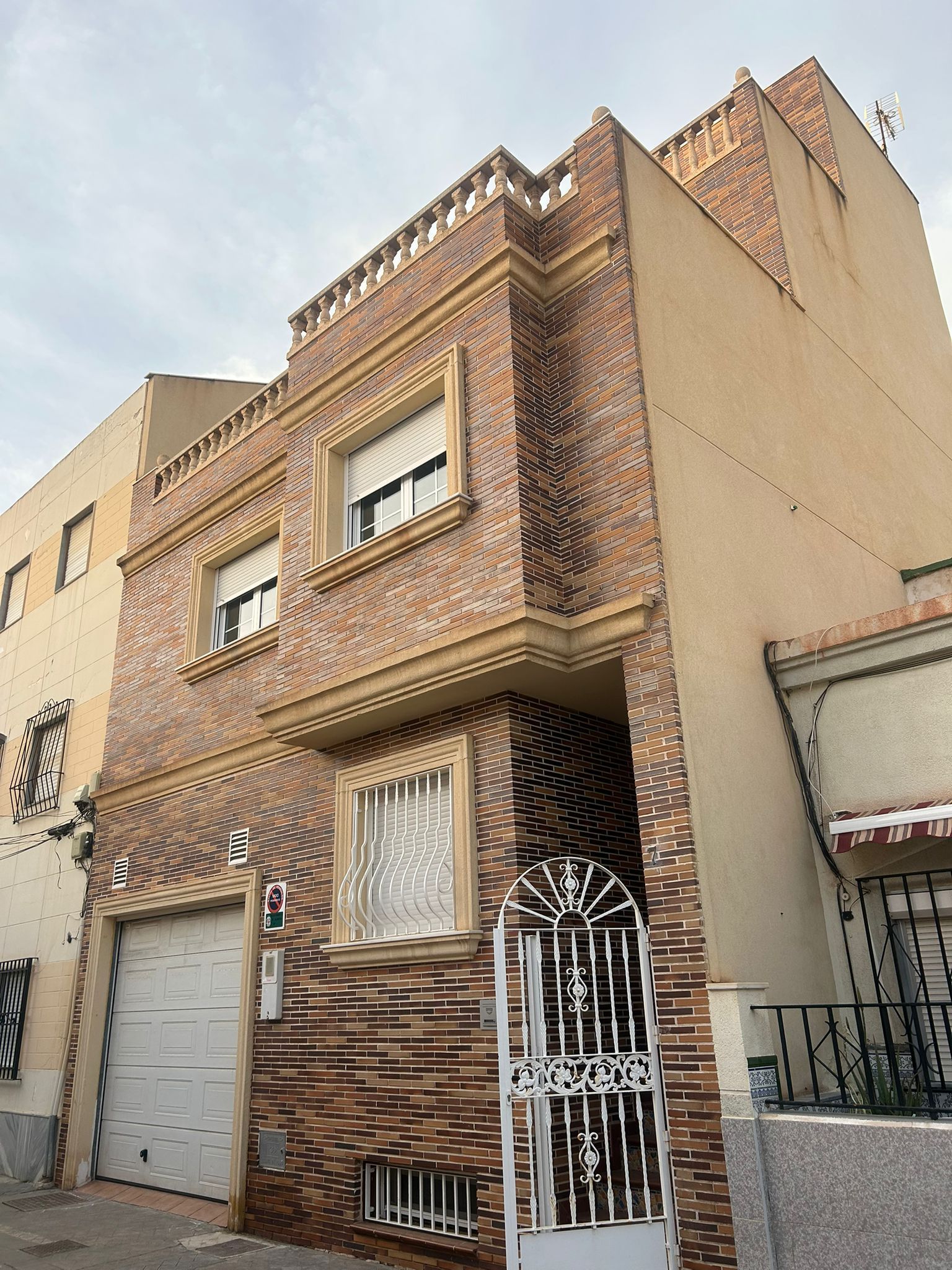 Vista exterior de Dúplex en venta en  Almería Capital