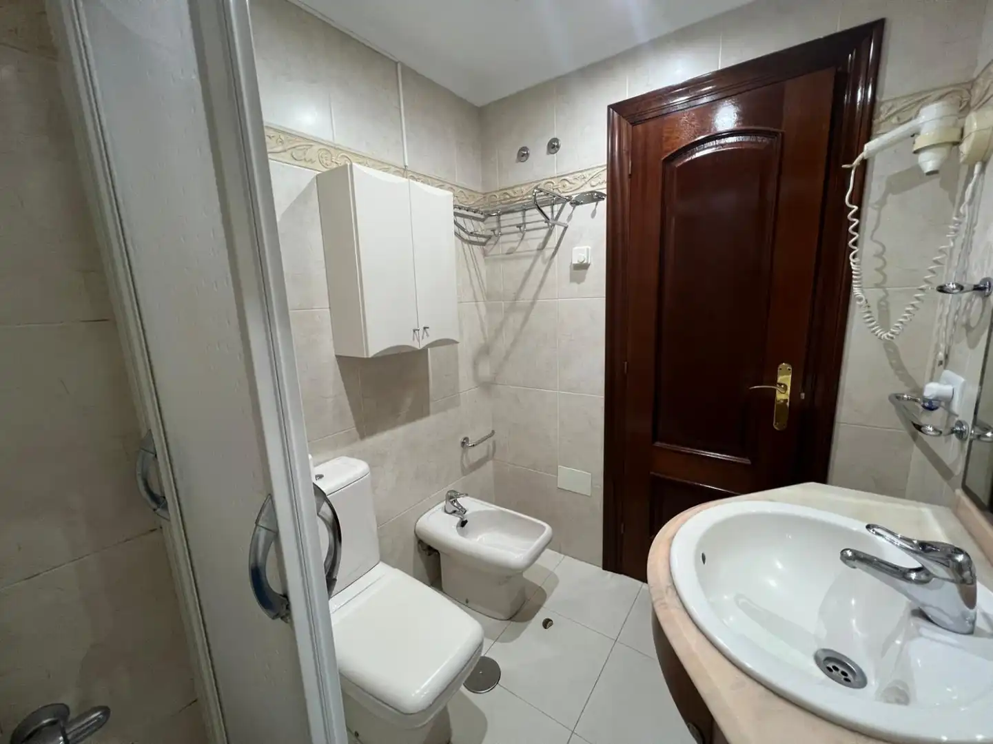 Bathroom of Flat for rent in Gijón   with Heating, Parquet flooring and Storage room