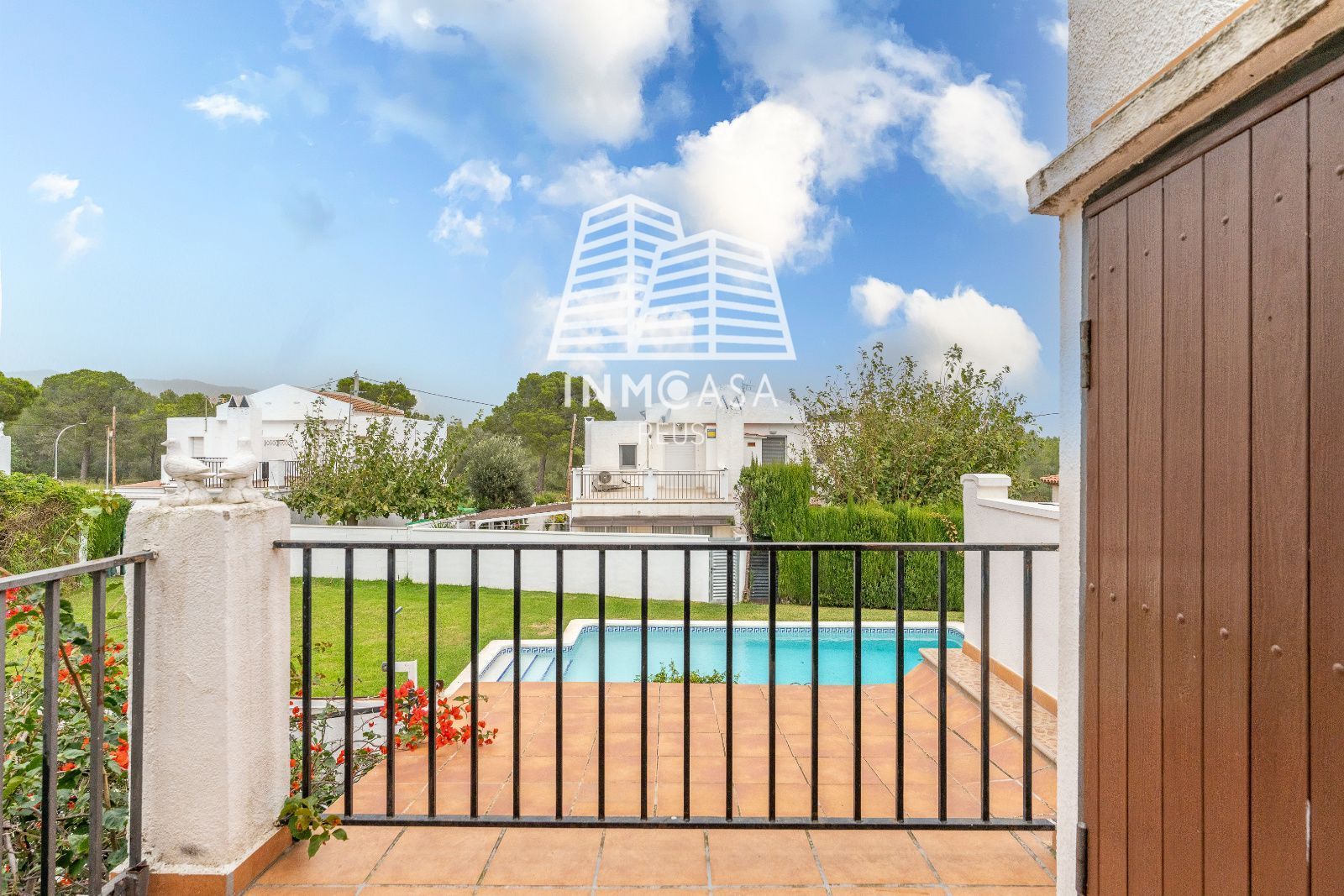 Exterior view of Single-family semi-detached for sale in Mont-roig del Camp  with Private garden, Swimming Pool and Community pool