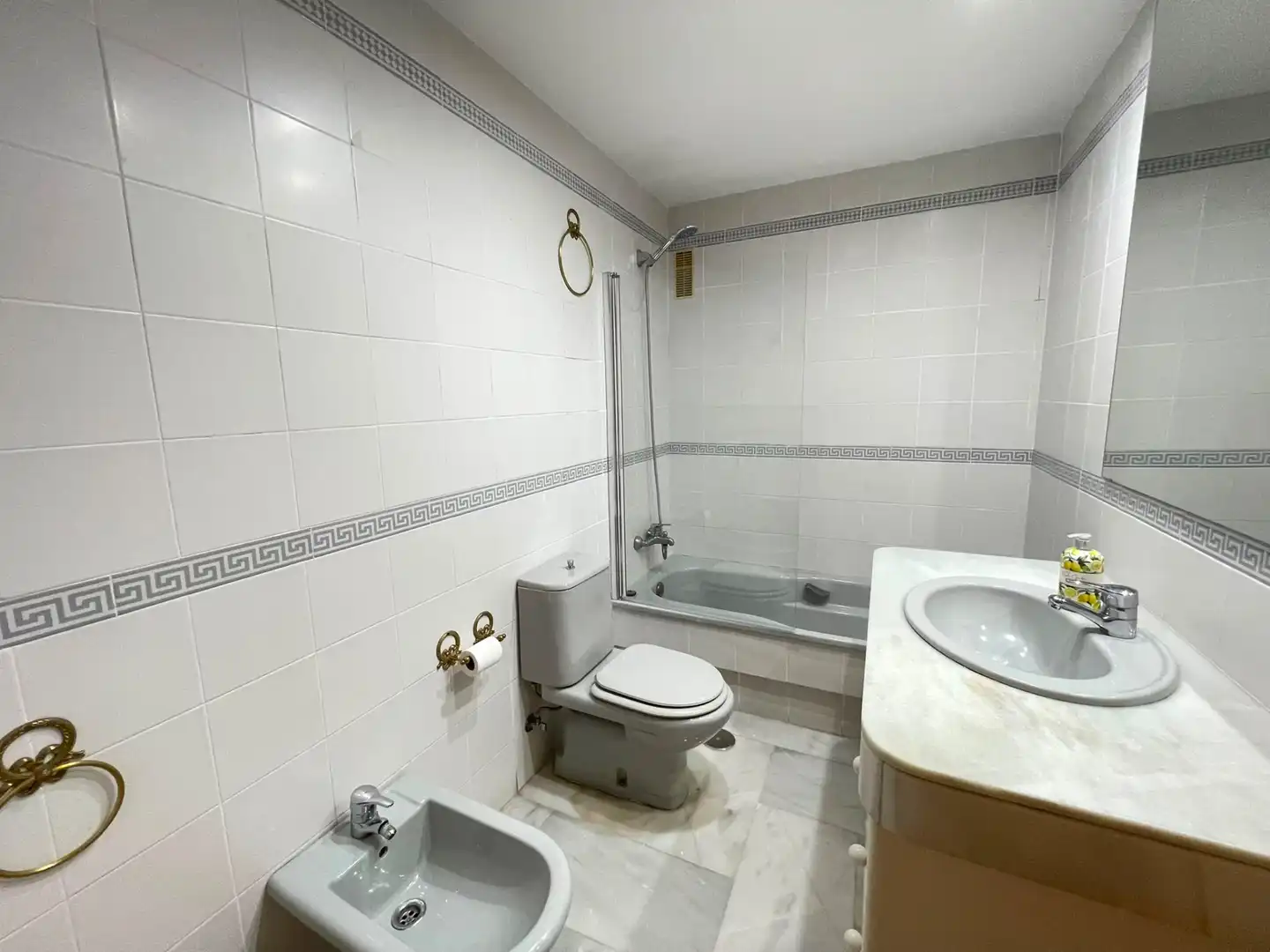 Baño de Piso de alquiler en Málaga con Terraza, Trastero y Horno