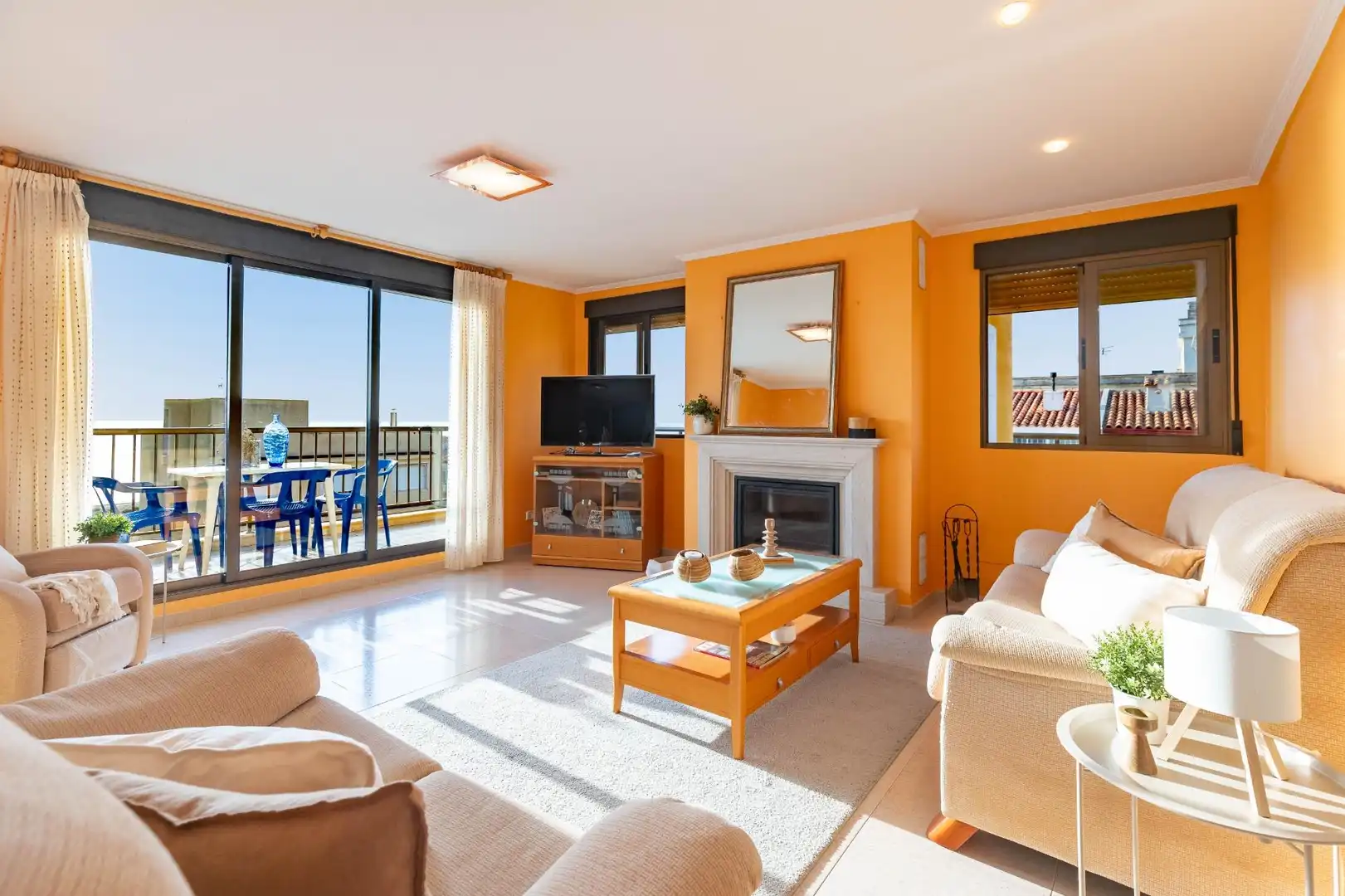 Sala de estar de Ático en venta en Tavernes de la Valldigna con Terraza, Trastero y Amueblado